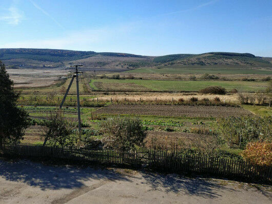 Blick von oben auf verschiedene Ackerflächen