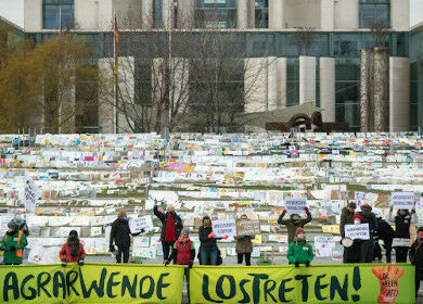 10.000 Menschen fordern in Berlin phantasievoll und nachdrücklich die Agrarwende